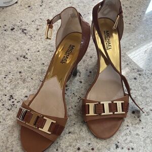 Michael Kors Tan and Gold Heels